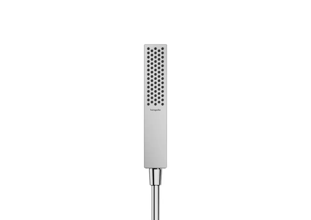 Stabhandbrause von Hansgrohe mit gerader, rechteckiger Form und Lochmuster an der Düse. Sie ist in Chromoptik gehalten und hat einen schlanken Griff.